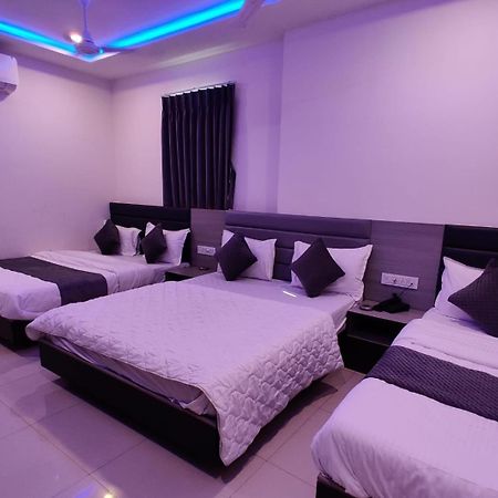 Hotel Selfie Inn Ahmedabad Eksteriør billede
