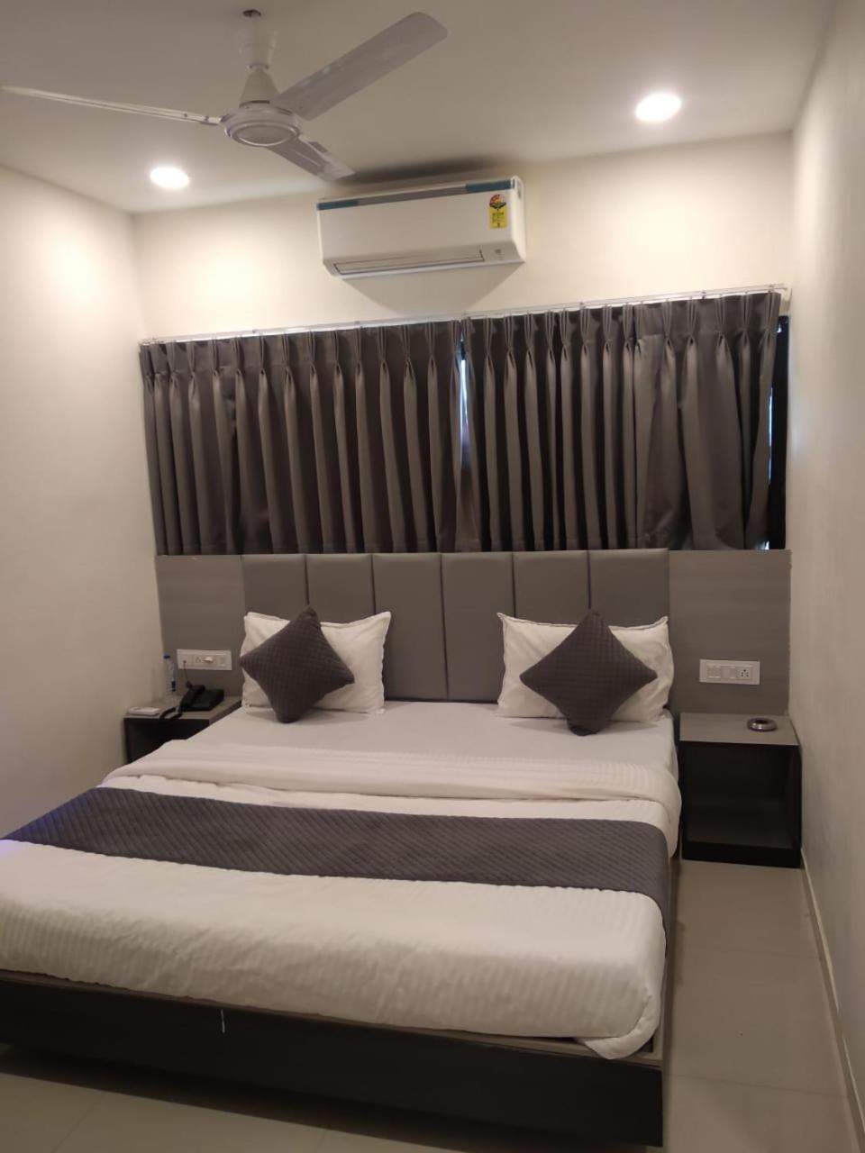 Hotel Selfie Inn Ahmedabad Eksteriør billede