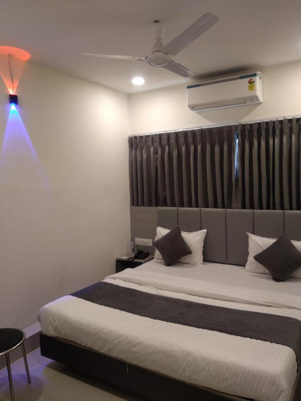 Hotel Selfie Inn Ahmedabad Eksteriør billede