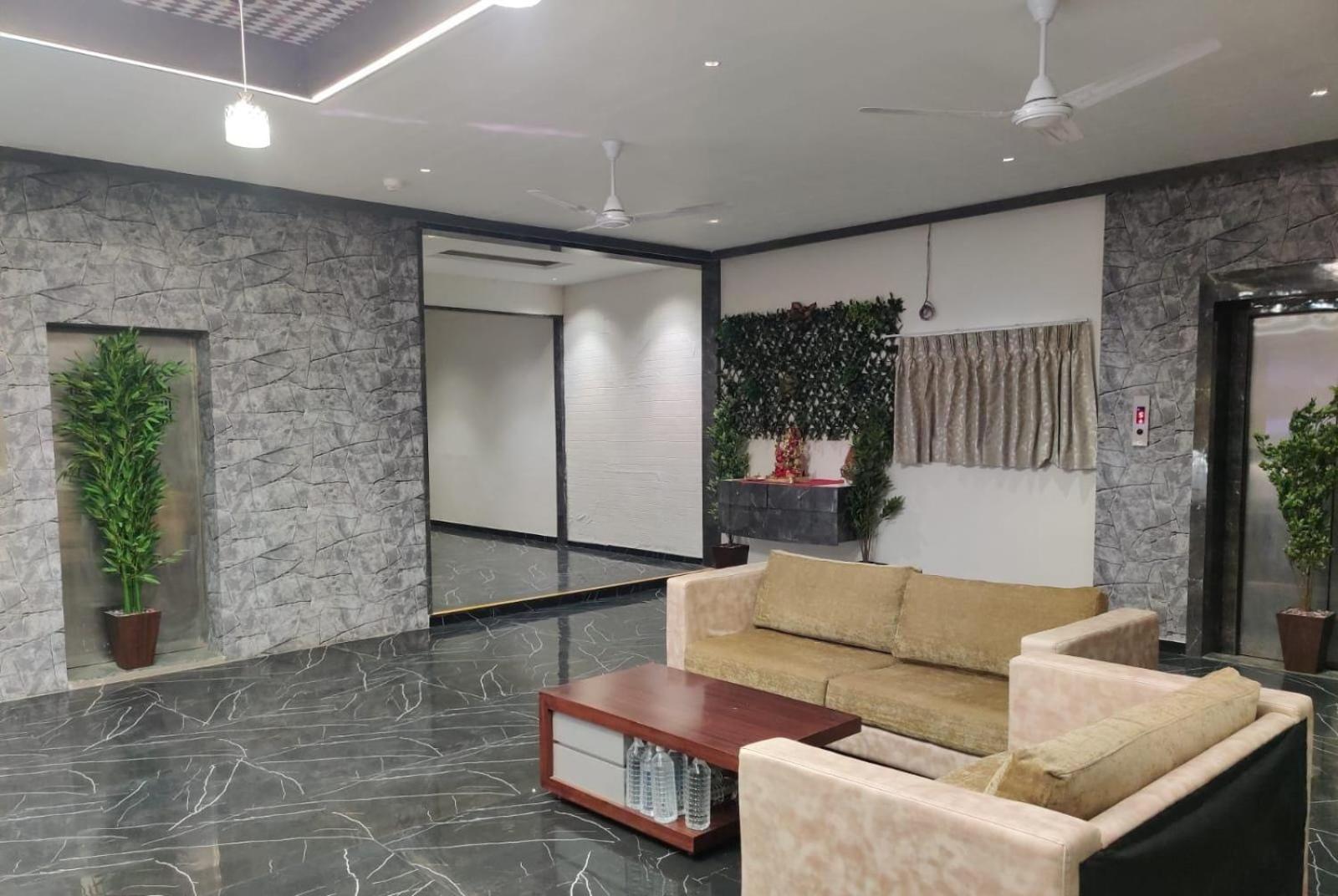 Hotel Selfie Inn Ahmedabad Eksteriør billede