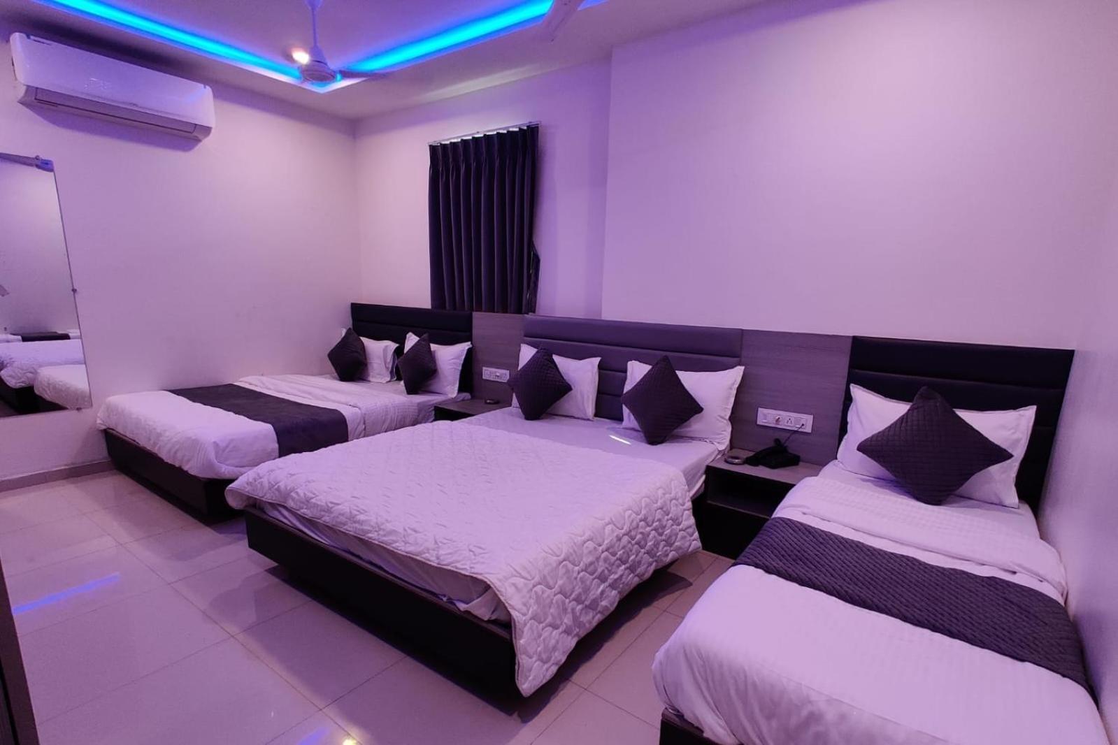 Hotel Selfie Inn Ahmedabad Eksteriør billede